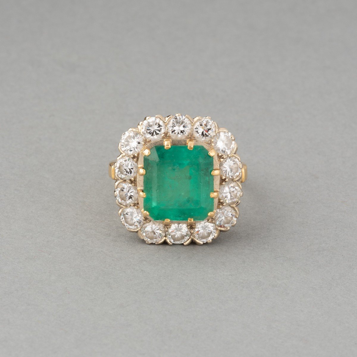 Vintage French Gold Ring With Diamonds And 4 Carat Emerald-photo-3