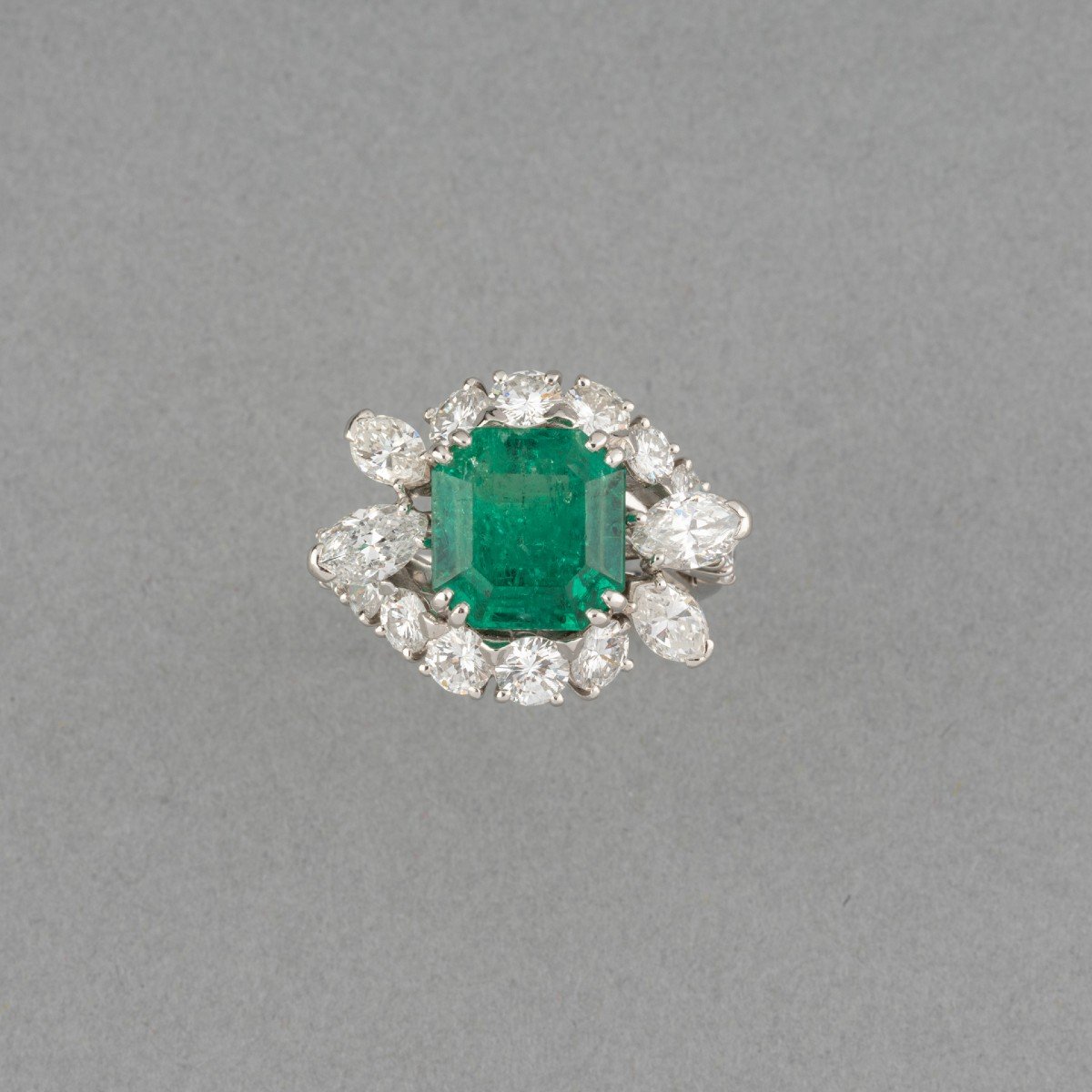 Bague Mauboussin Vintage Sertie En Diamants Et Emeraude de 4 Carats-photo-4