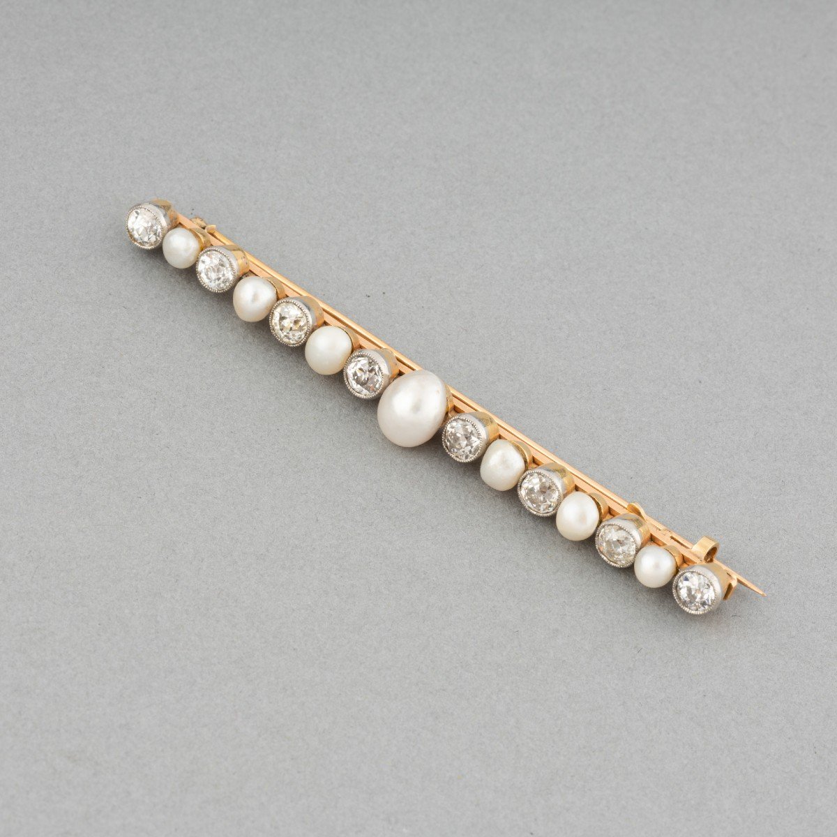 Old French Brooch In Gold Diamonds And Natural Pearls-photo-2