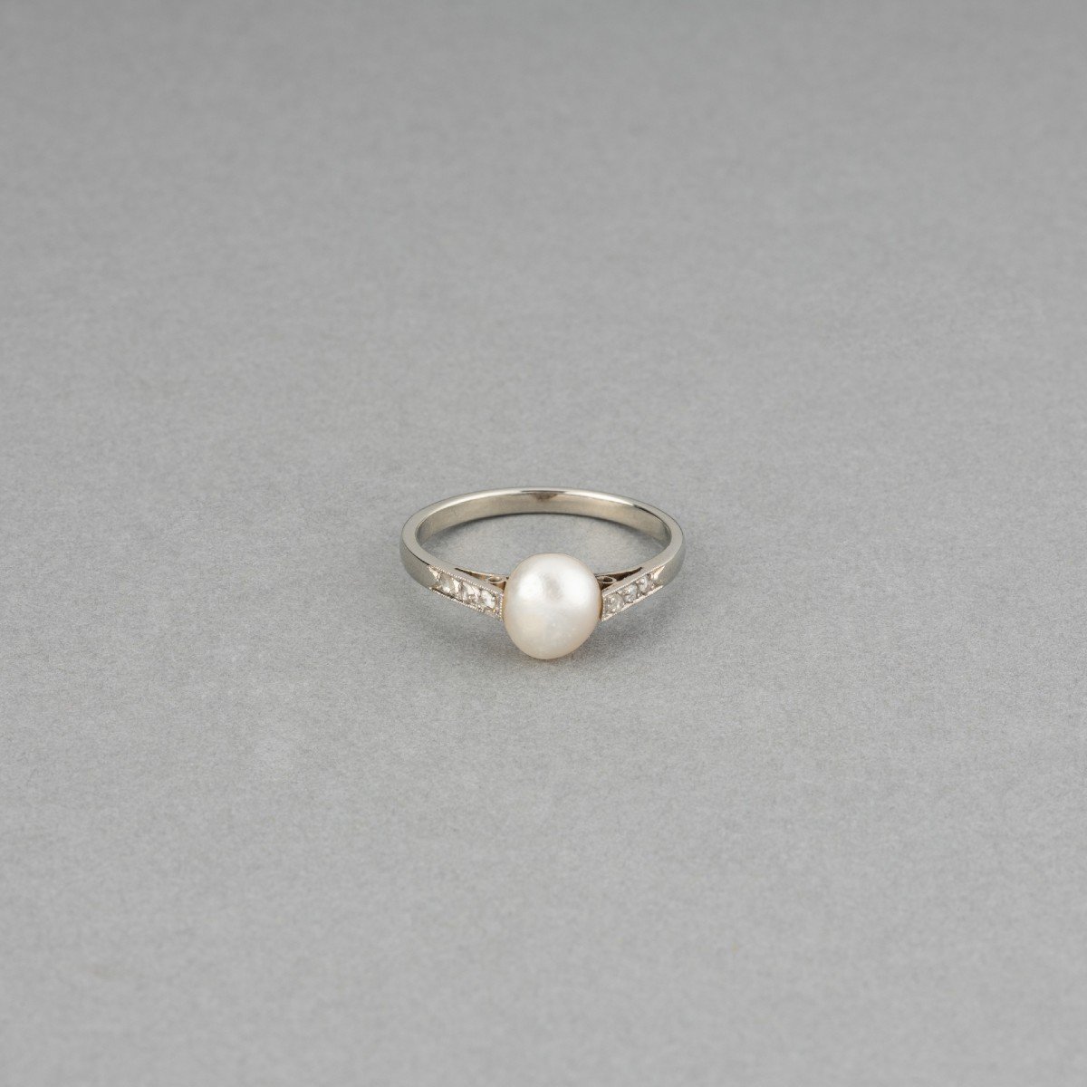 Old Gold Ring With Diamonds And Natural Pearl-photo-2