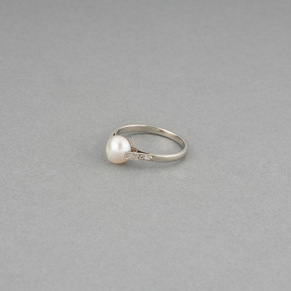 Old Gold Ring With Diamonds And Natural Pearl-photo-3