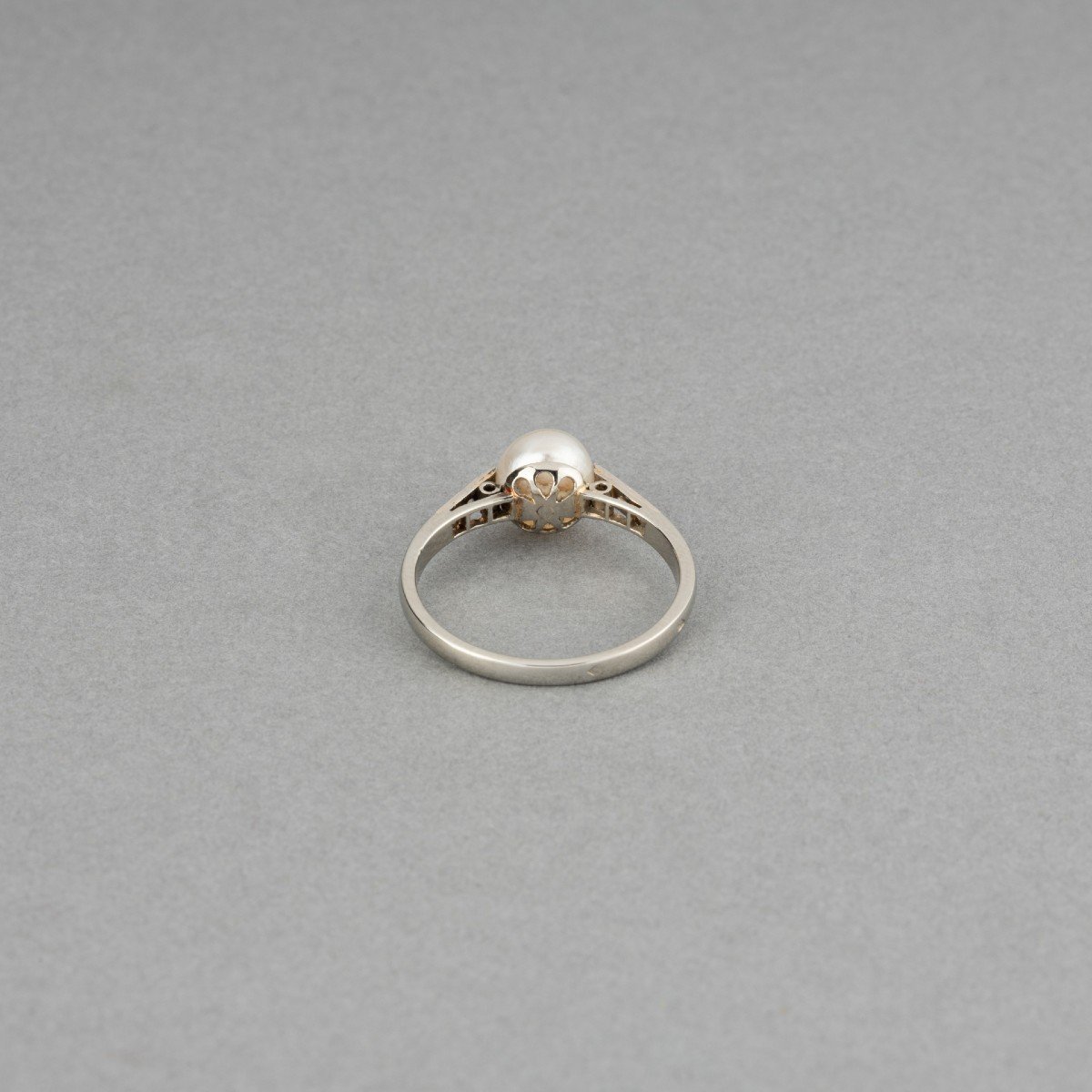 Old Gold Ring With Diamonds And Natural Pearl-photo-4