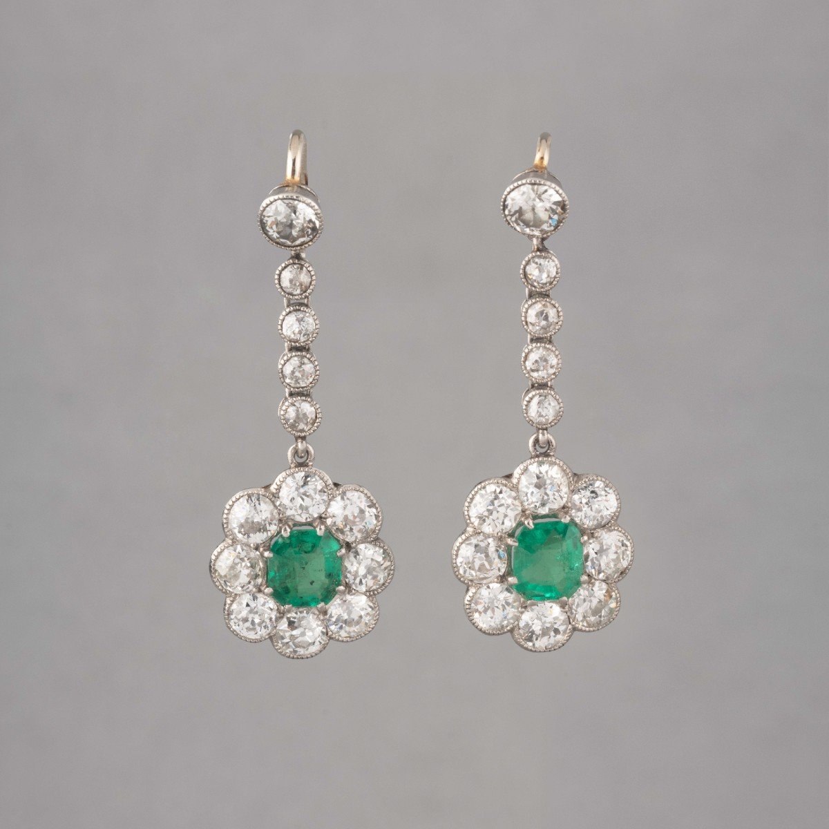 Boucles d'Oreilles Françaises Anciennes En Or Platine Diamants Et Emeraudes-photo-2
