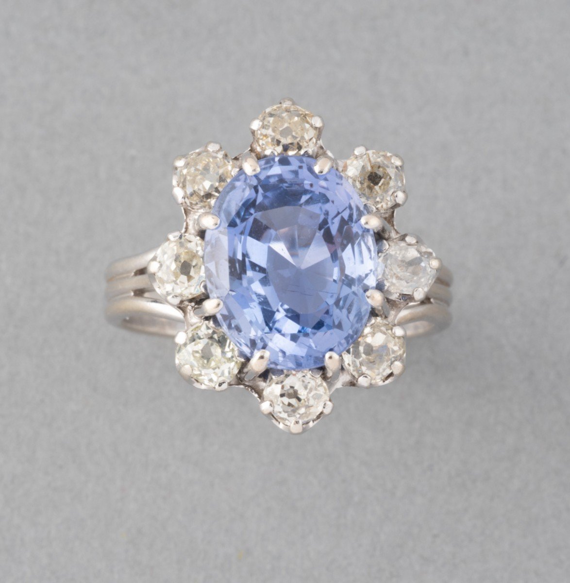 Vintage French Gold Ring With Diamonds And Sri Lankan Sapphire Of 6.46 Carats
