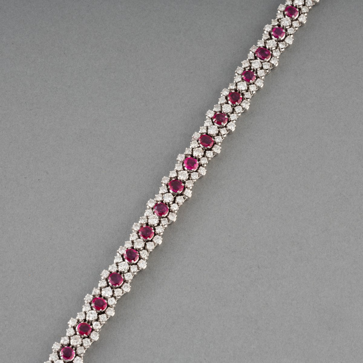Vintage Bracelet With 9.50 Carats Of Diamonds And 5.50 Carats Of Rubies-photo-3