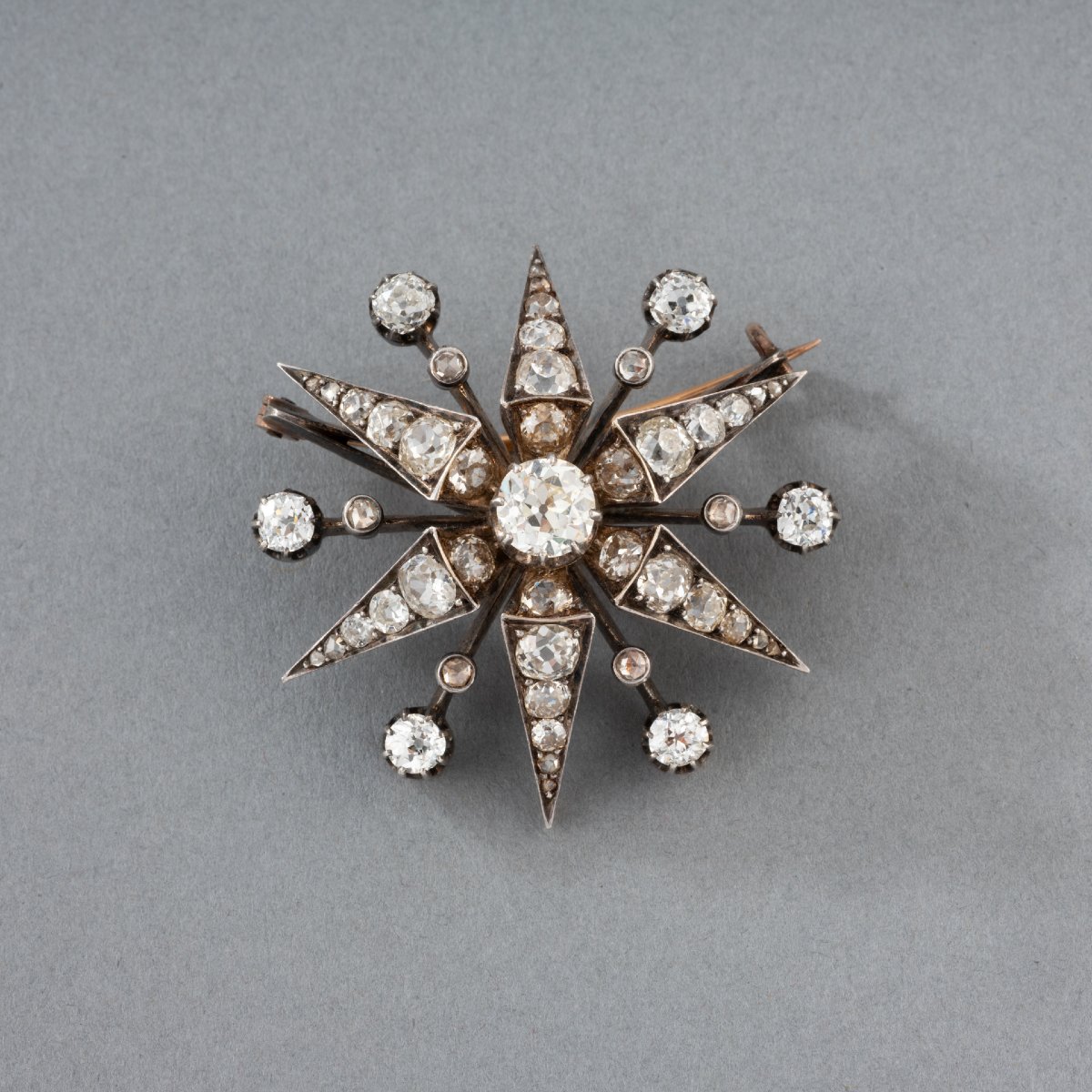 Antique Star Brooch In Gold, Silver And Diamonds-photo-2