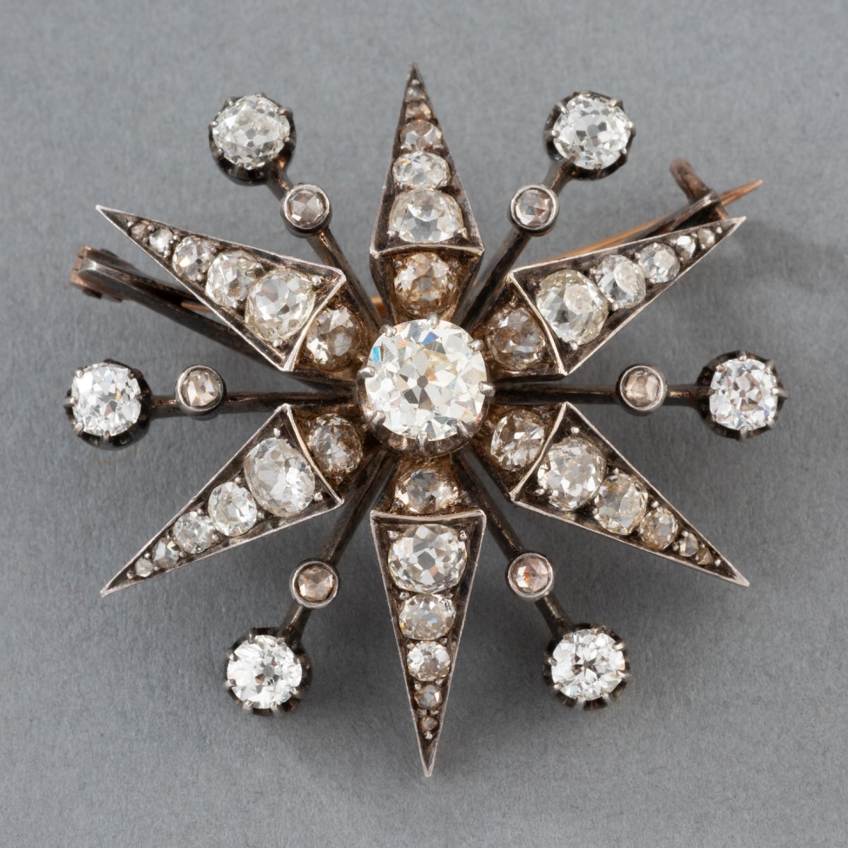 Antique Star Brooch In Gold, Silver And Diamonds-photo-3