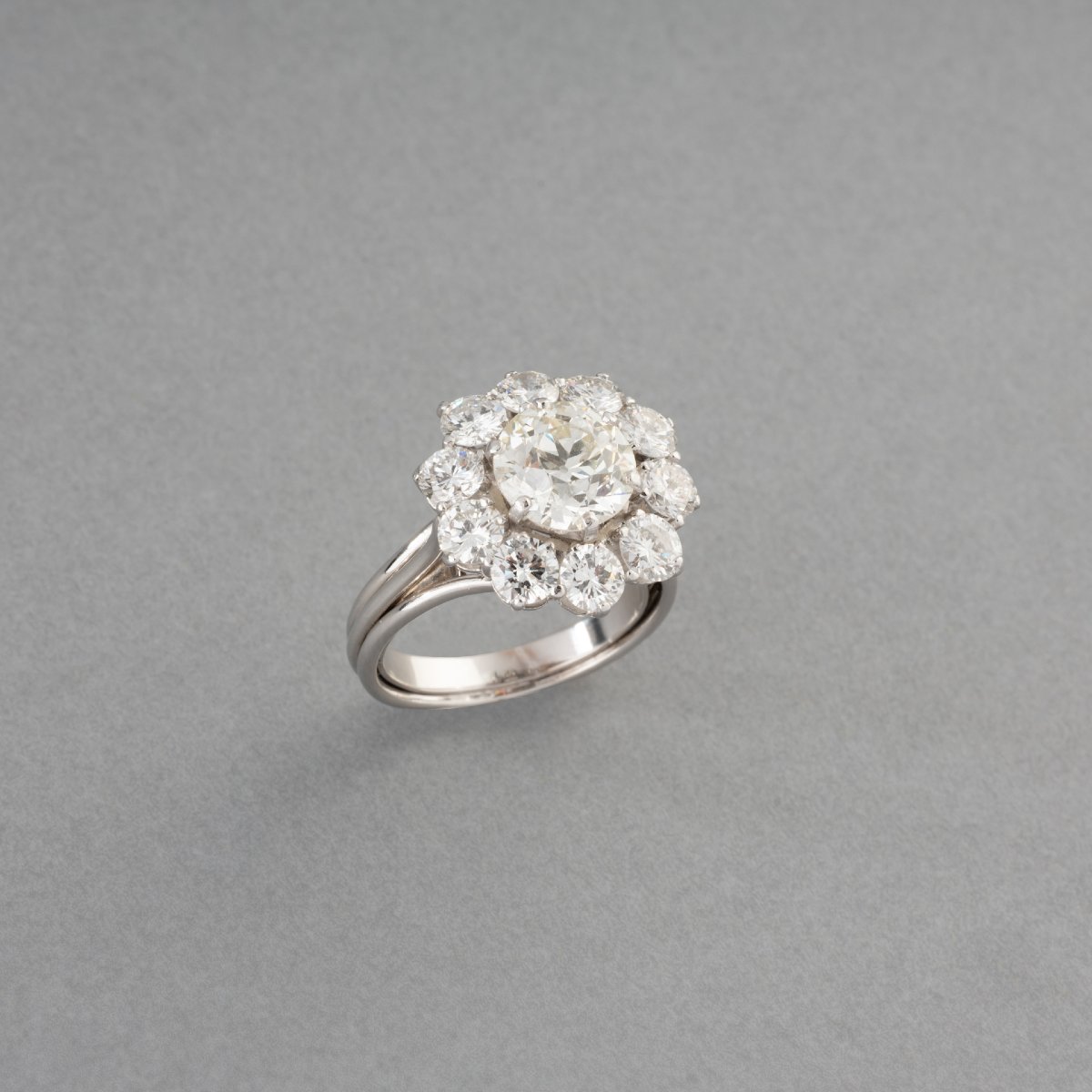 Vintage French Ring In Gold And 5.30 Carats Of Diamonds-photo-3