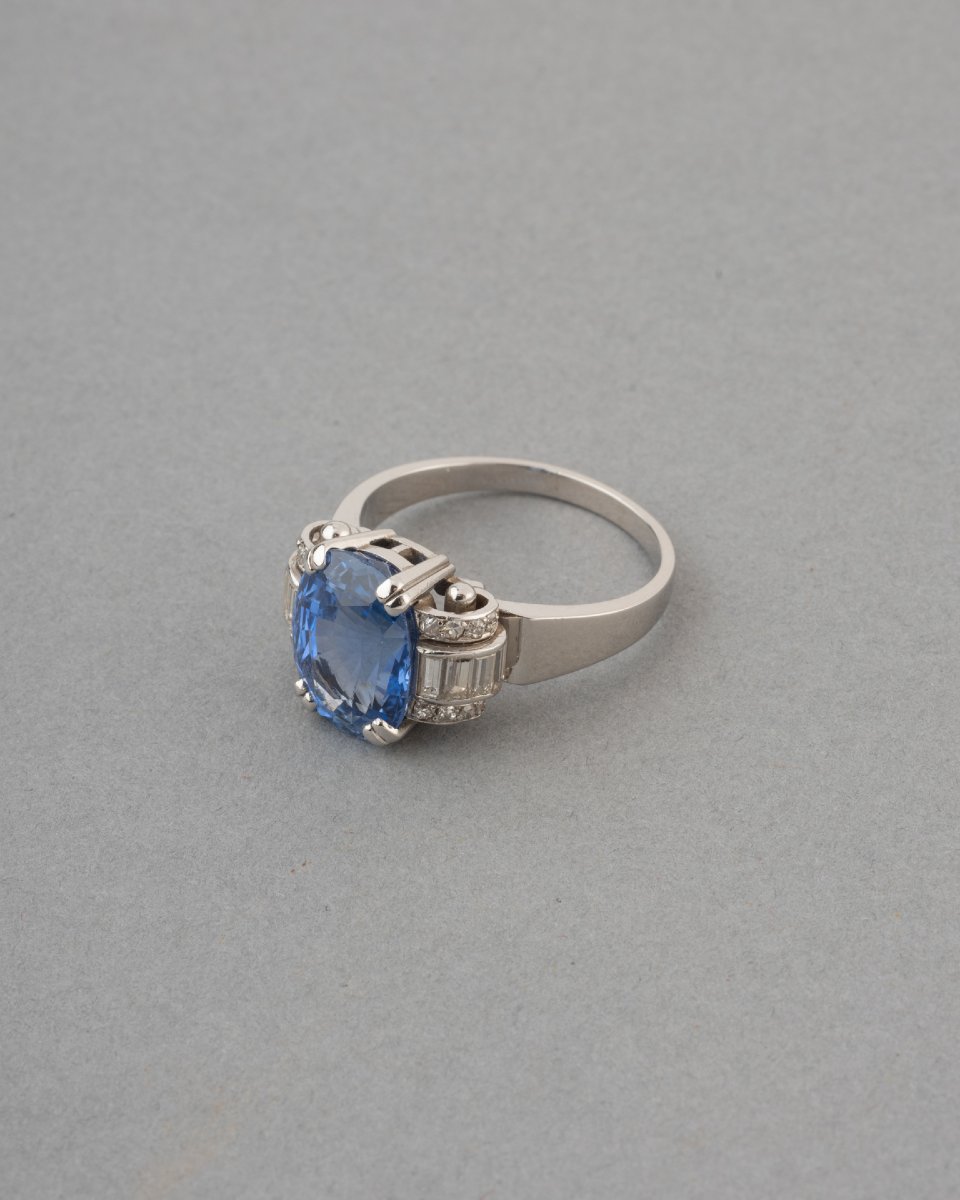Antique French Art Deco Platinum Ring With Diamonds And 4.80 Carat Certified Sapphire-photo-4