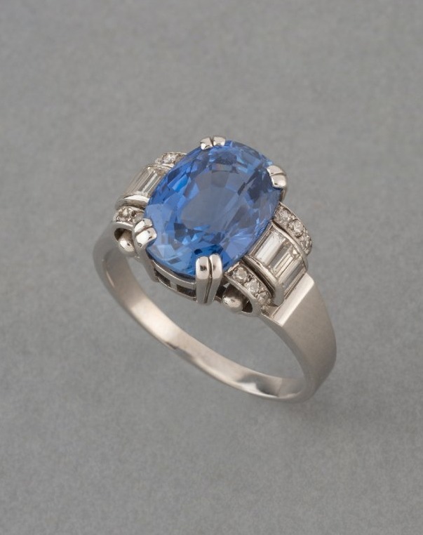 Antique French Art Deco Platinum Ring With Diamonds And 4.80 Carat Certified Sapphire