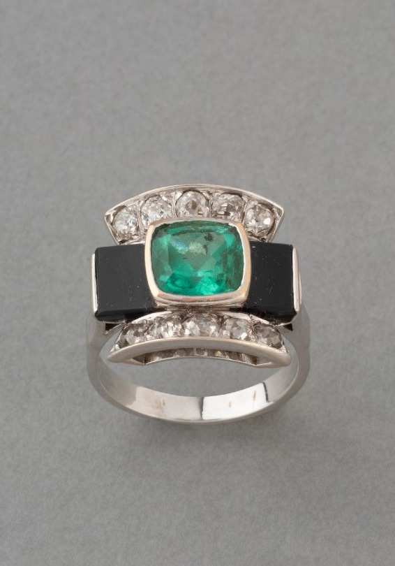 Antique French Art Deco Platinum Diamond And Emerald Ring