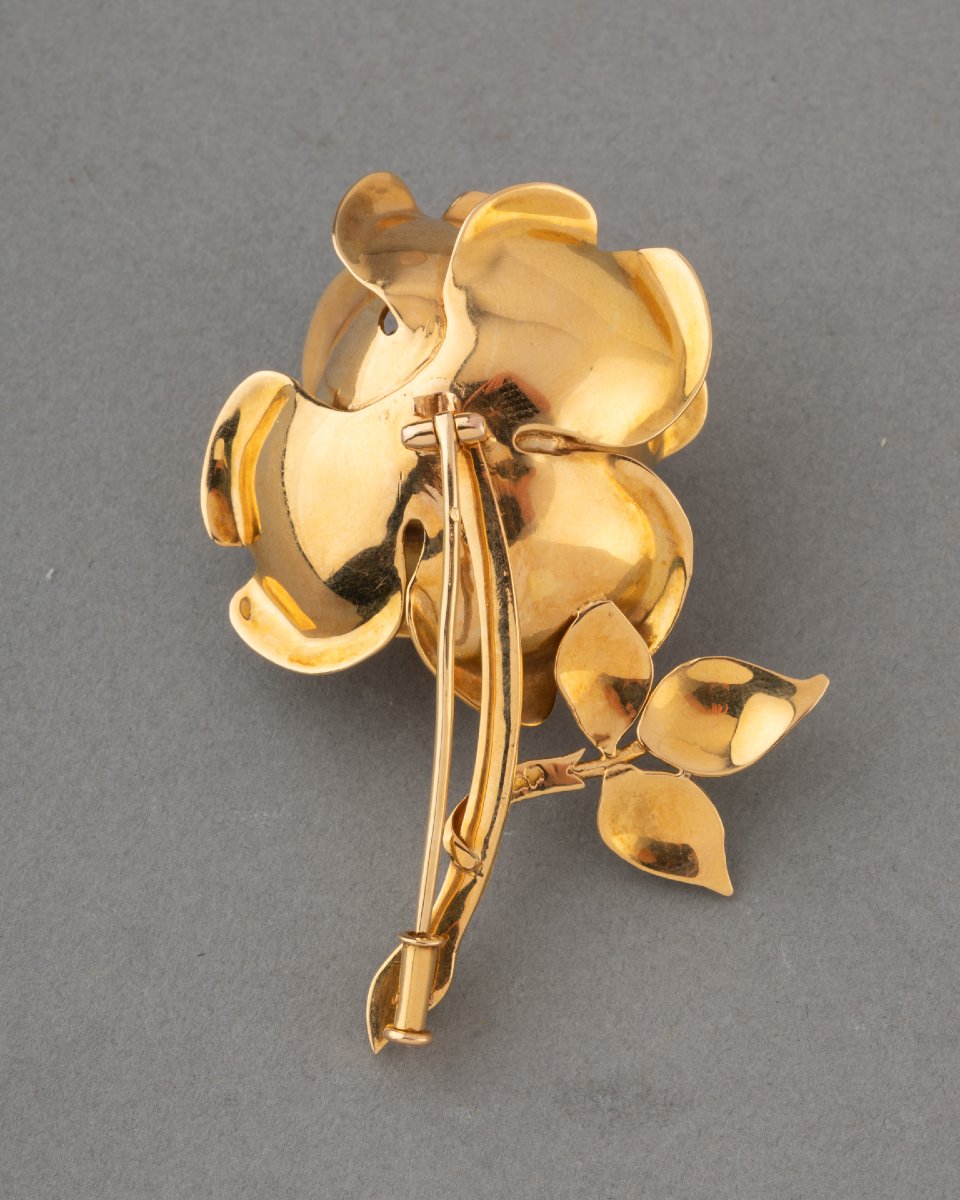 Vintage French Flower Brooch In Gold And Diamonds-photo-3
