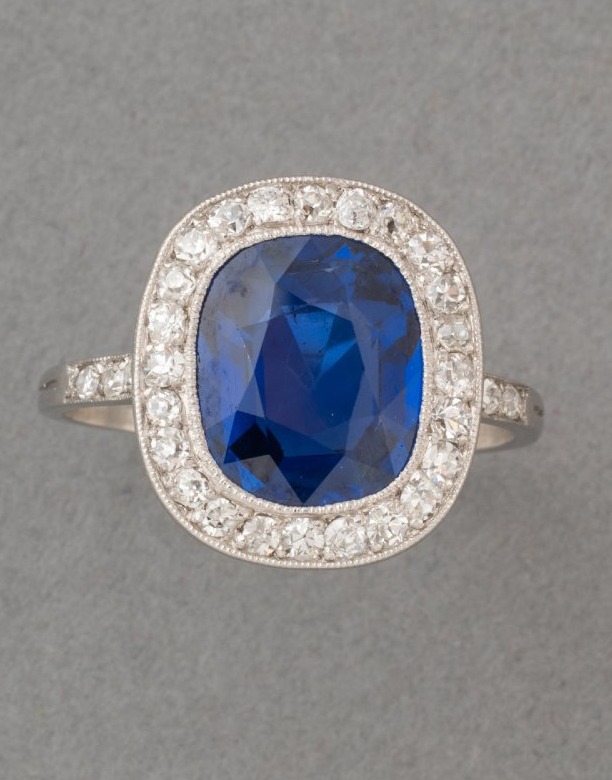 Bague Française Ancienne en Platine Diamants et Saphirs De Sri Lank Bleu Royal