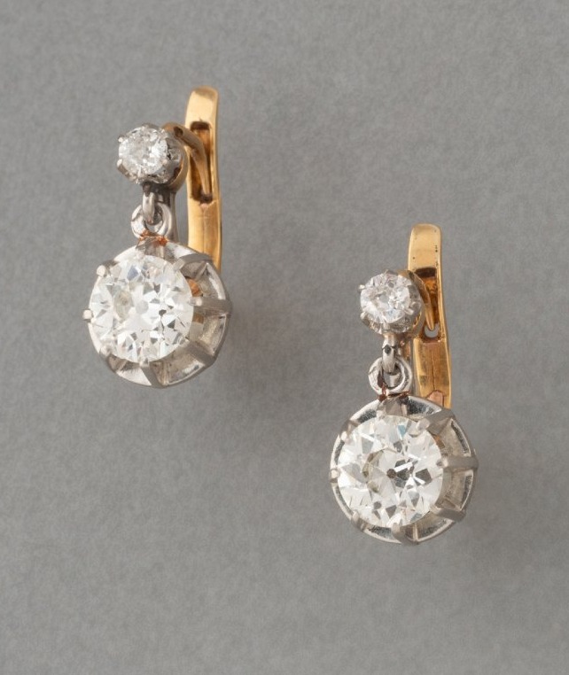 Boucles d'oreilles anciennes françaises en or et diamants (1,80 carat)