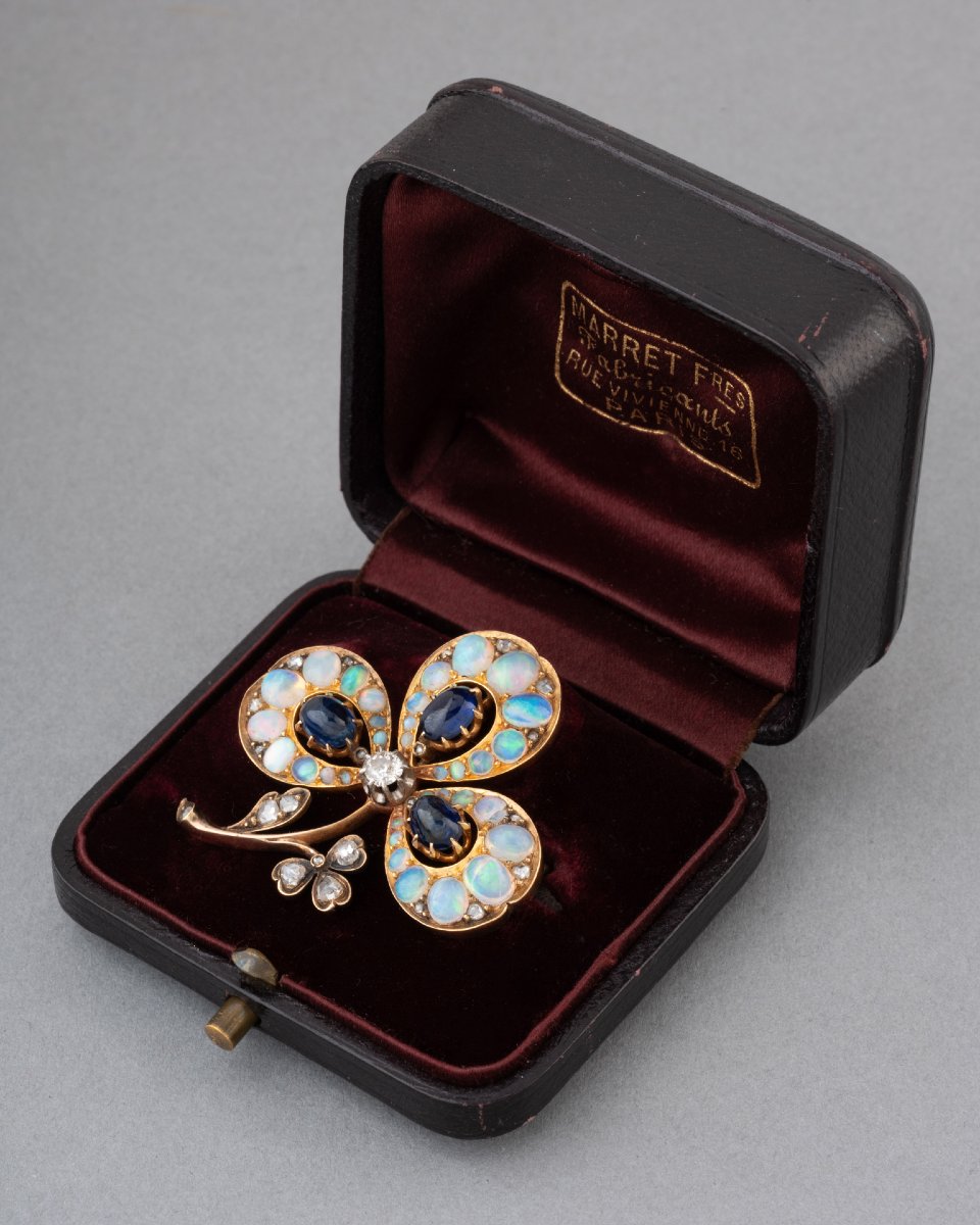 Marret Frères 19th-century Clover Brooch In Gold With Sapphires, Diamonds, And Opals-photo-2