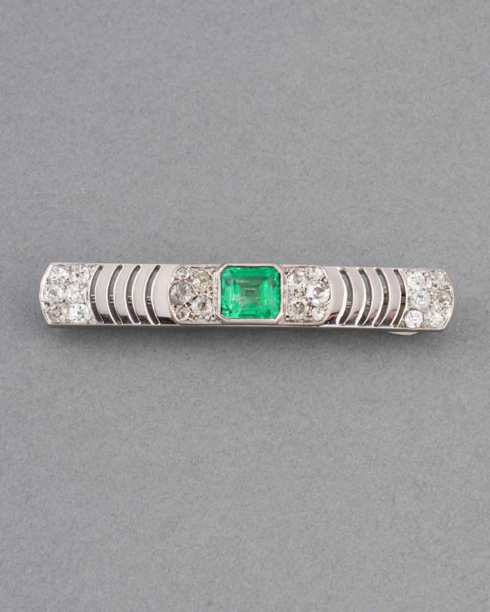 1930s French Art Deco Brooch In Platinum With Diamonds And An Emerald-photo-3