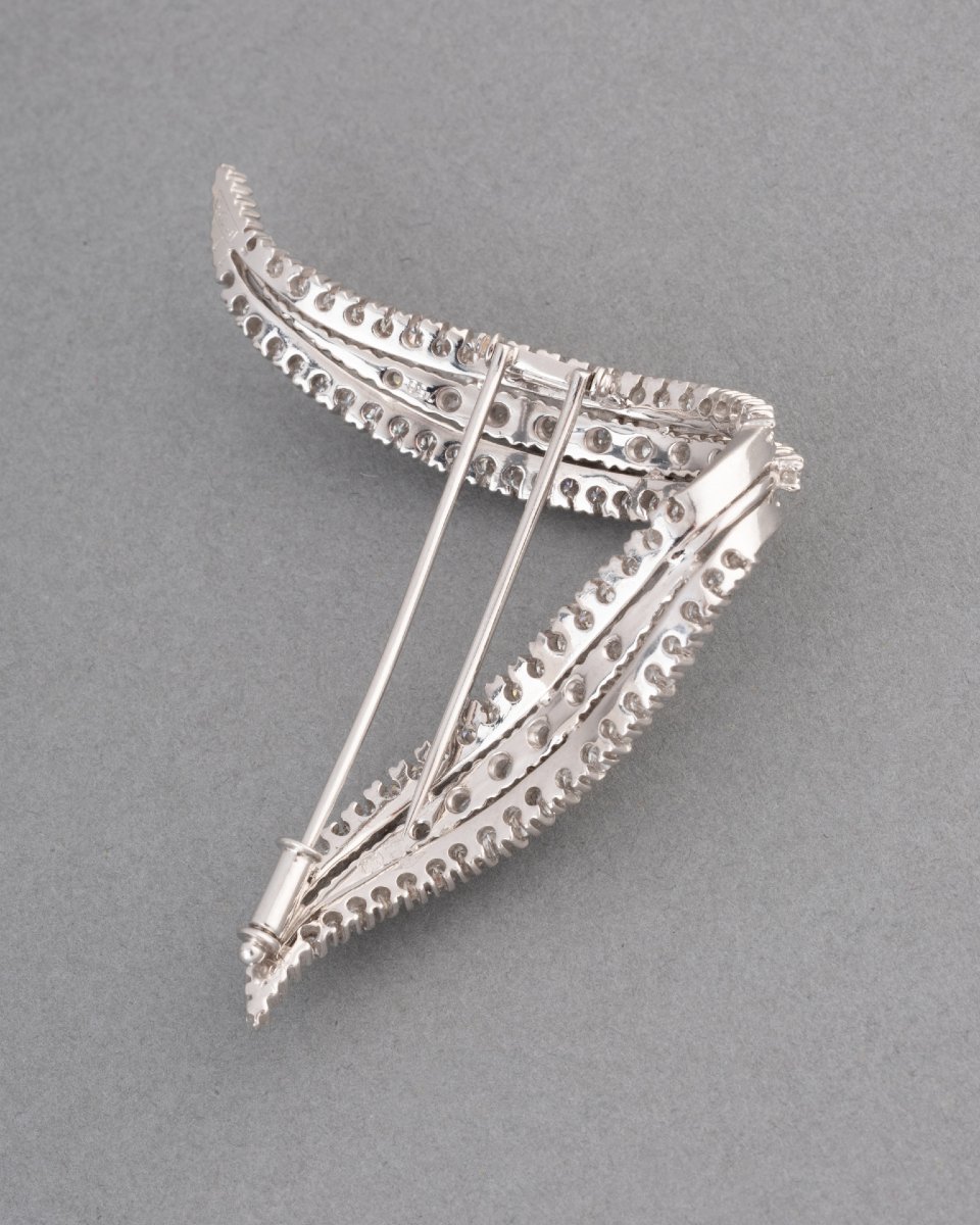 Vintage French Clip Brooch In Gold And Diamonds-photo-2