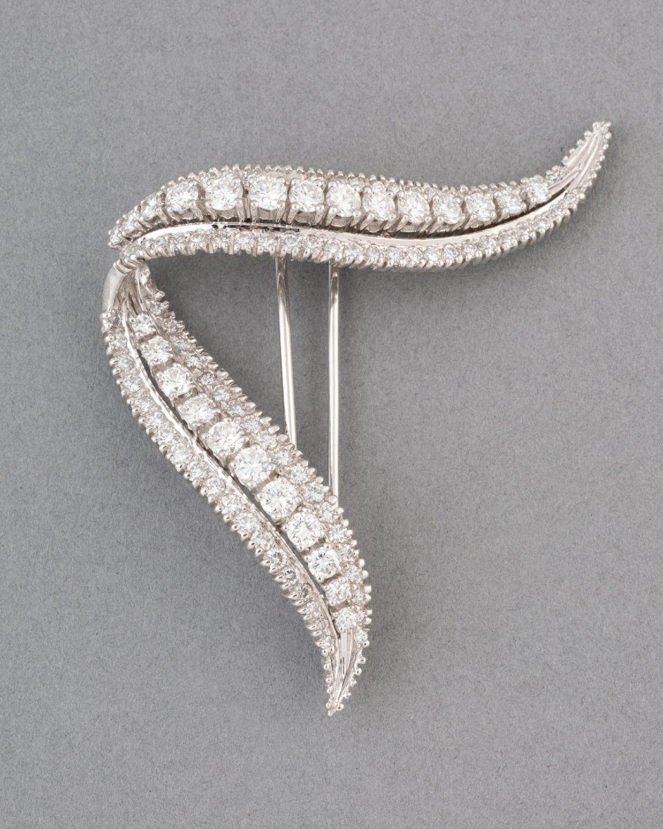 Vintage French Clip Brooch In Gold And Diamonds