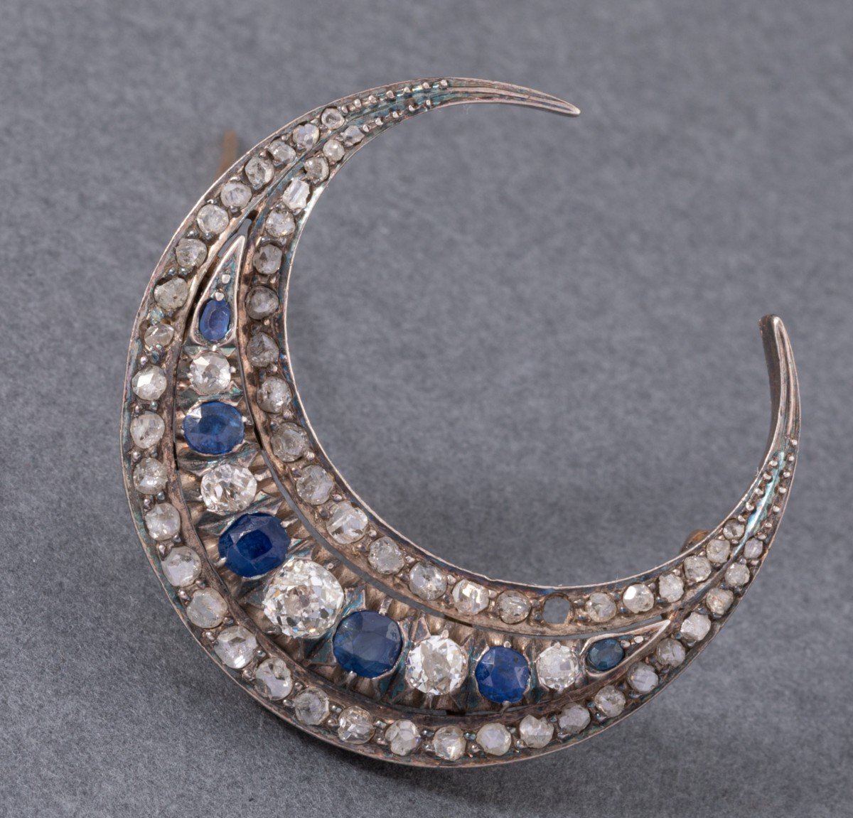 Broche Croissant Ancienne En Or Argent Diamants Et Saphirs