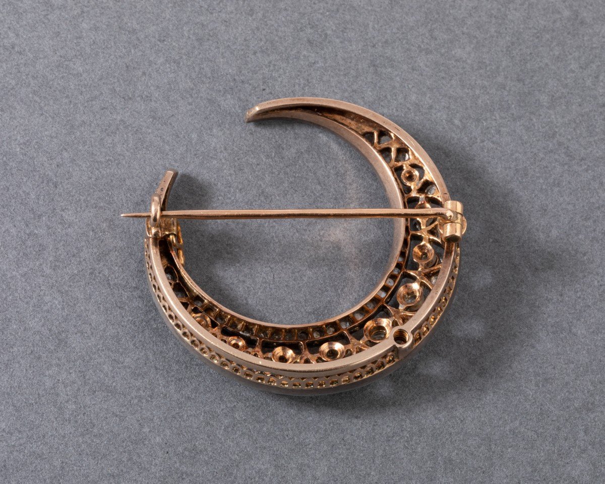 Antique Crescent Moon Brooch In Gold And Diamonds-photo-6