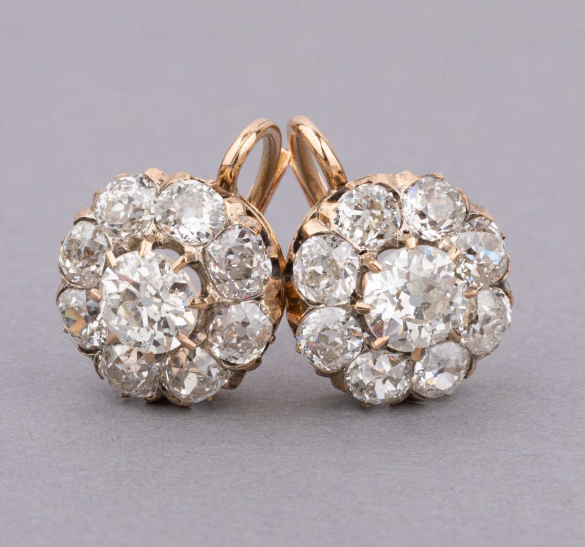 Boucles d'Oreilles Anciennes Serties De 5.60 Carats De Diamants