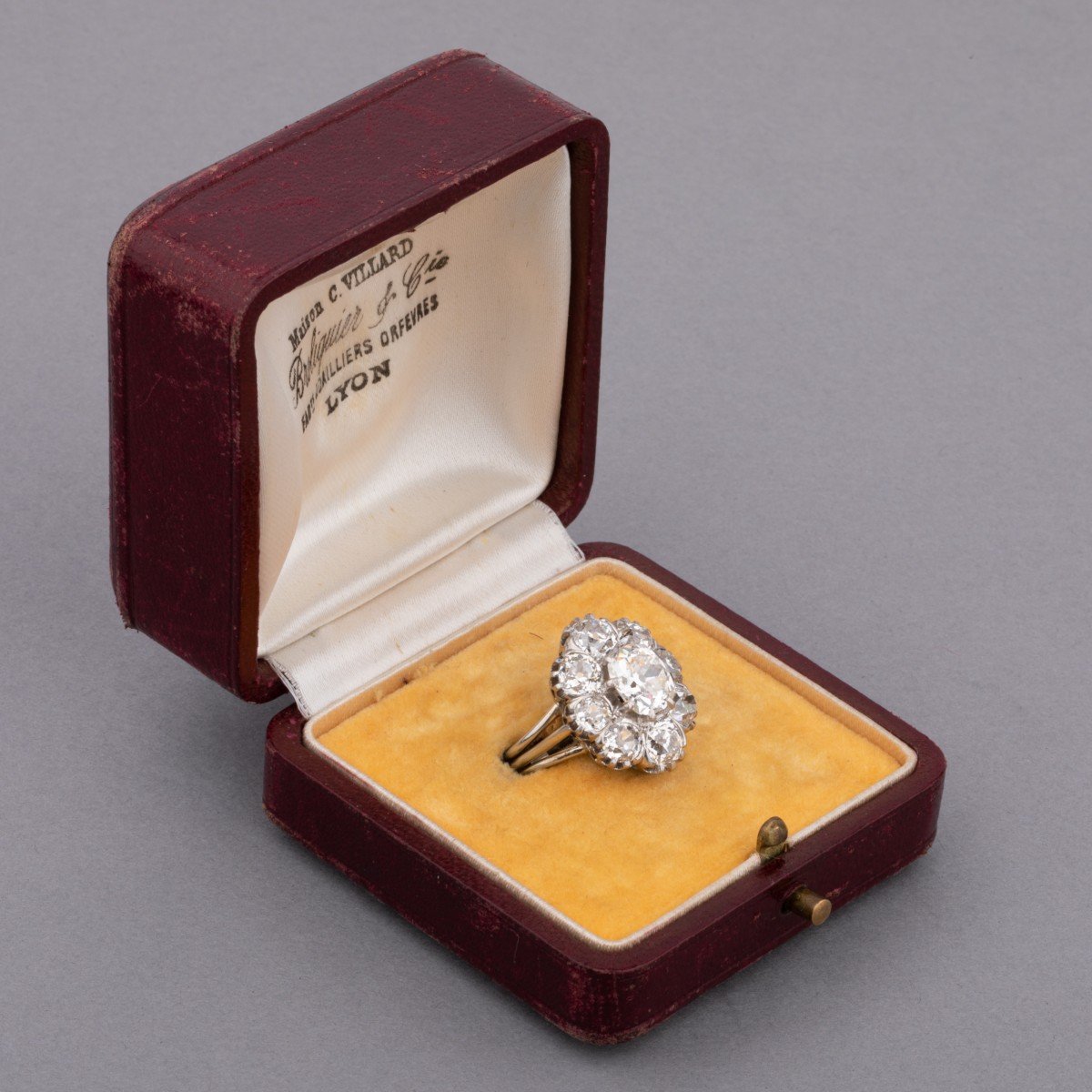 Bague Française Retro En Platine Et 4.80 Carats De Diamants-photo-2