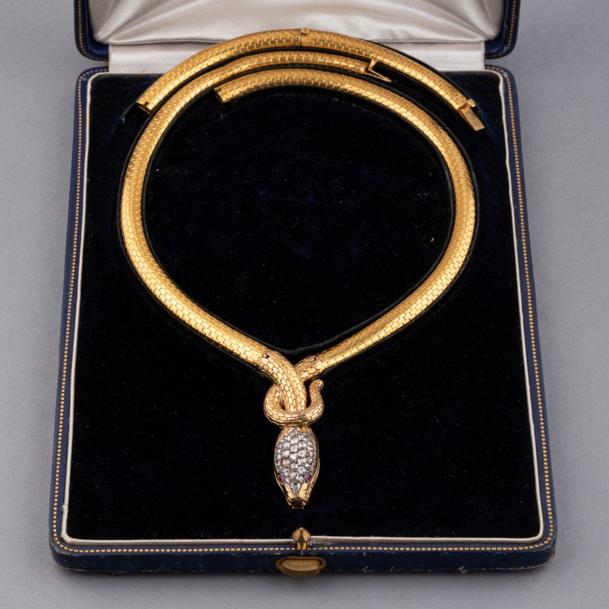 19th Century French Snake Necklace In Gold Diamonds And Rubies