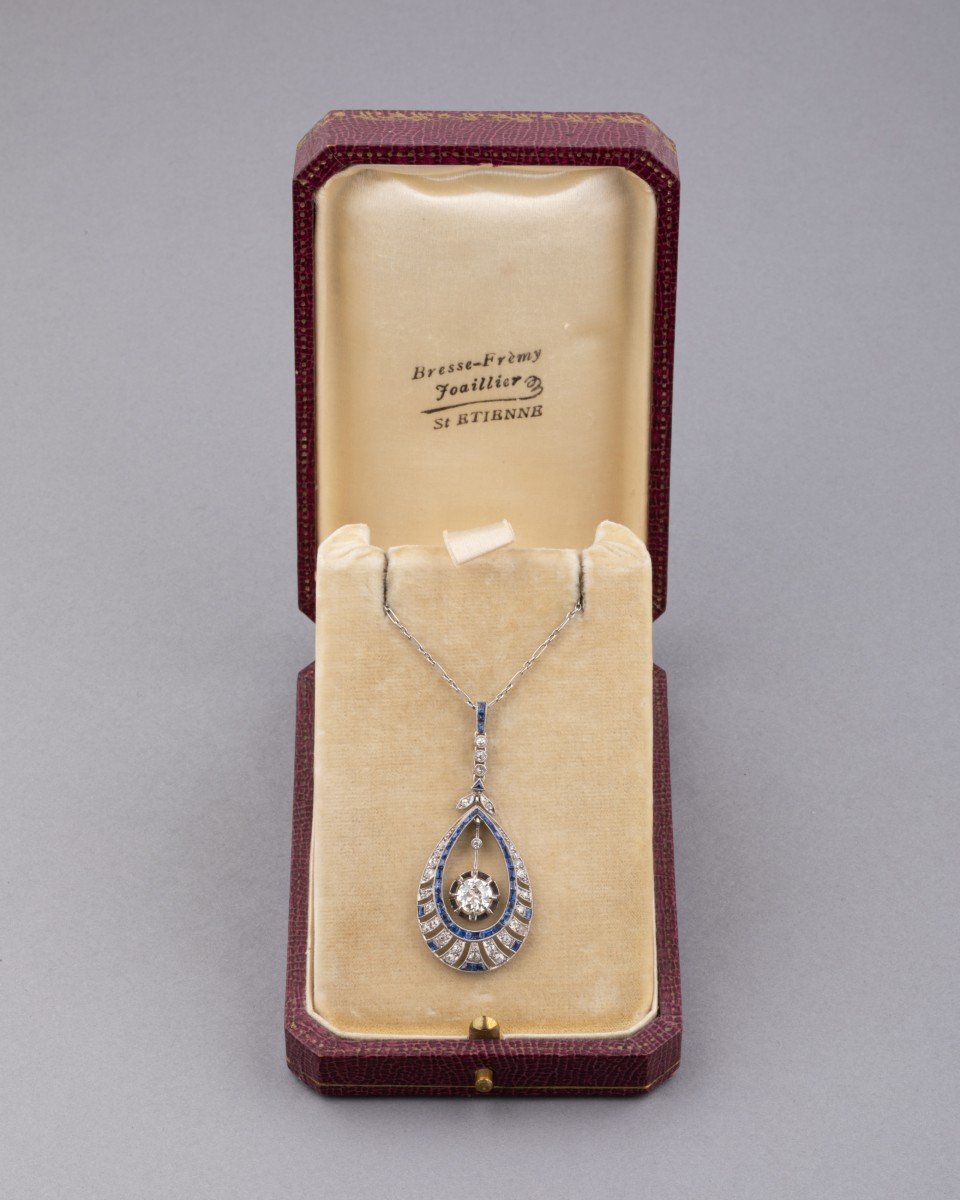 Collier Pendentif Art Deco En Platine Saphirs Et Diamants-photo-1