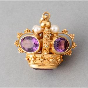Vintage Italian Charm Pendant In Gold And Amethysts