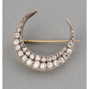 Old Crescent Moon Brooch In Gold And Diamonds