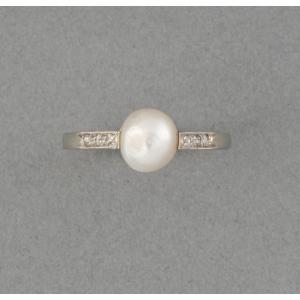 Old Gold Ring With Diamonds And Natural Pearl