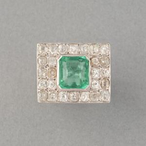 Bague Française Art Déco en Platine Diamants et Emeraude