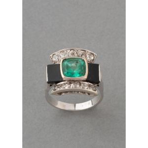 Bague Française Art déco Ancienne en Platine Diamants et Emeraude
