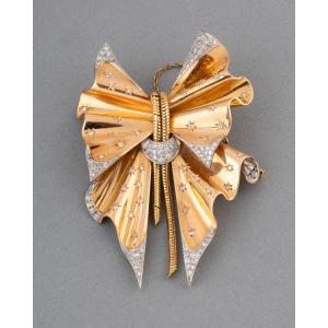 1940s French Bow Brooch In Gold And Diamonds