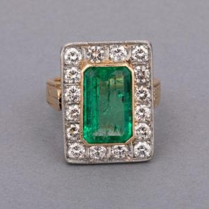 Ancient Emerald Ring Of 3.50 Carats And Diamonds