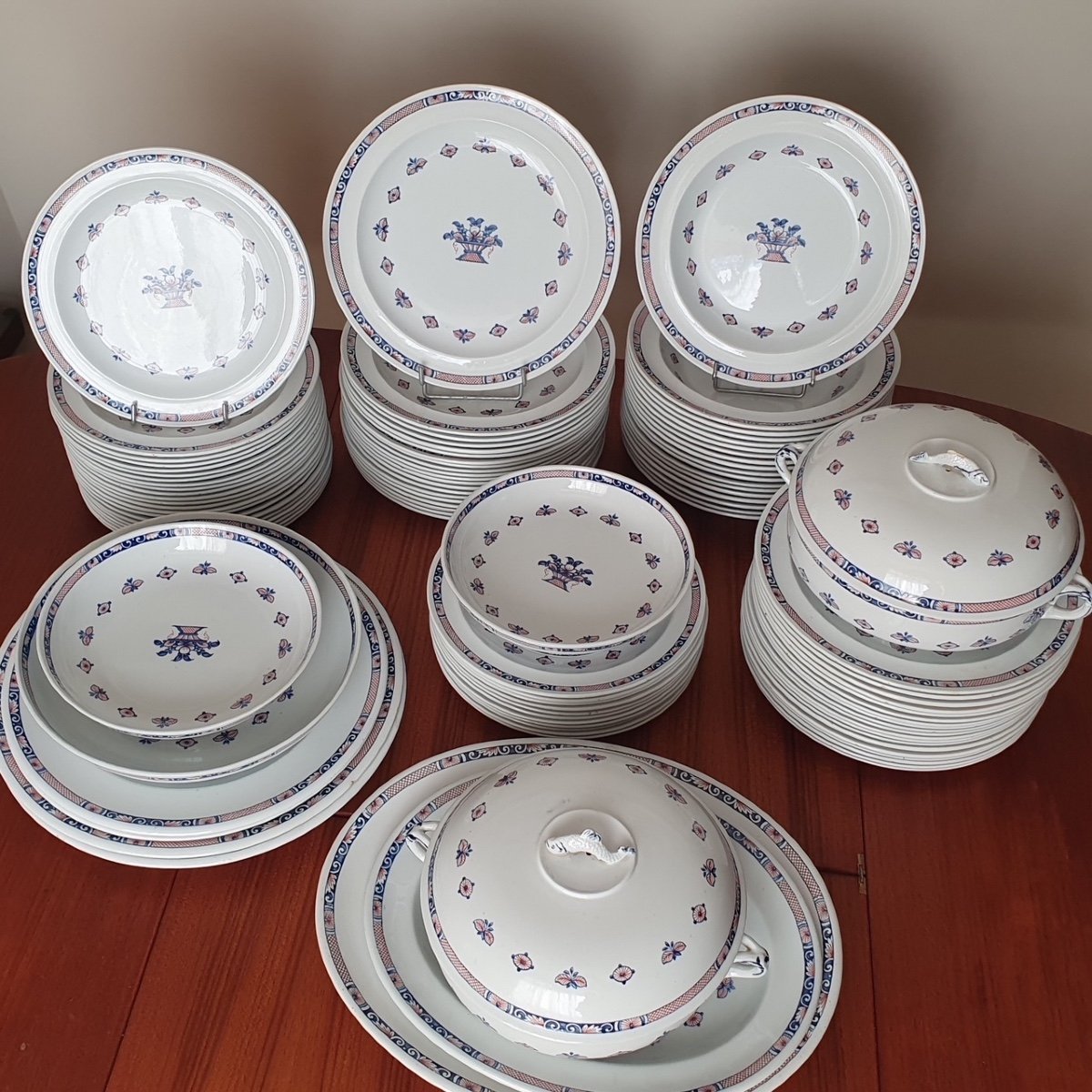 Wedgwood Décor Vieux Rouen Service 101 Pieces Faïence / 1910