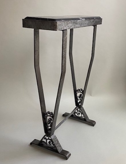 Art Deco Guéridon Fer Forgé Avec Un Marbre 