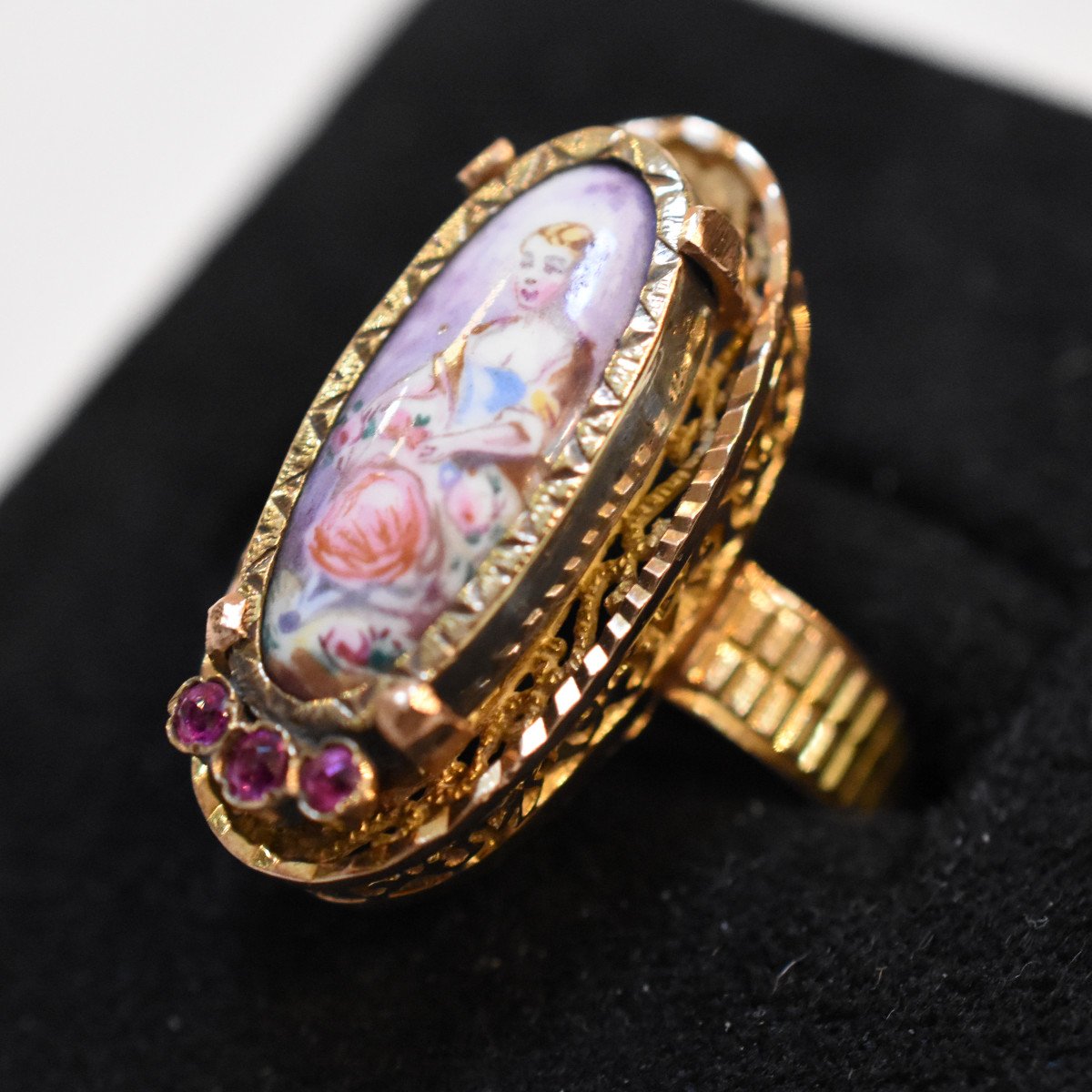Polychrome Painted Porcelain And 18k Gold Ring-photo-2