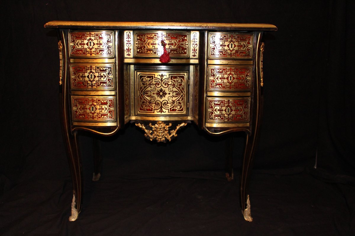Rare Petit bureau  en marqueterie Boulle Epoque Louis XIV début XVIIIème  en placage d'écaille rouge et laiton (L85 cm / H 82 cm)