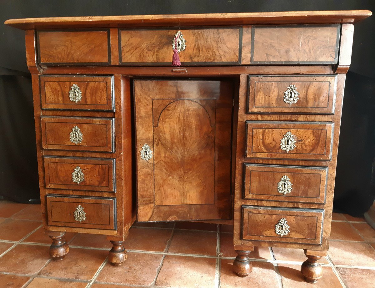 Bureau De Changeur En Bois De Placage Et Décor Marqueté Début XVIIIème  ( H 83 L 103 P 69 Cm)