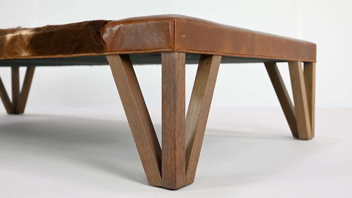Lionel Jadot, Importante Banquette En Peau De Vachette, Cuir Et Chêne, C.2010-photo-1