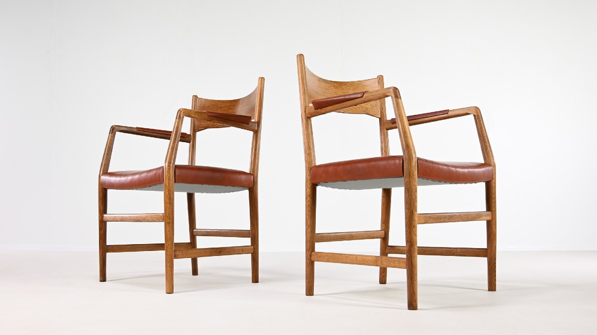 Hans J. Wegner, Town Hall Chair. Chêne Et Cuir, Danemark, Circa 1940
