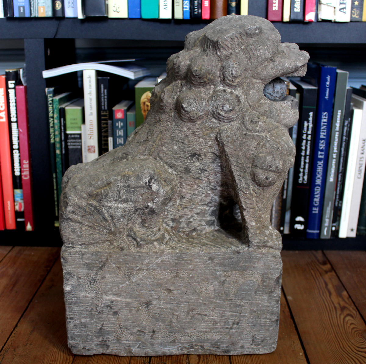 Chinese Sculpture Of A Lion With A Pearl - China, Shaanxi Province, 19th Century
