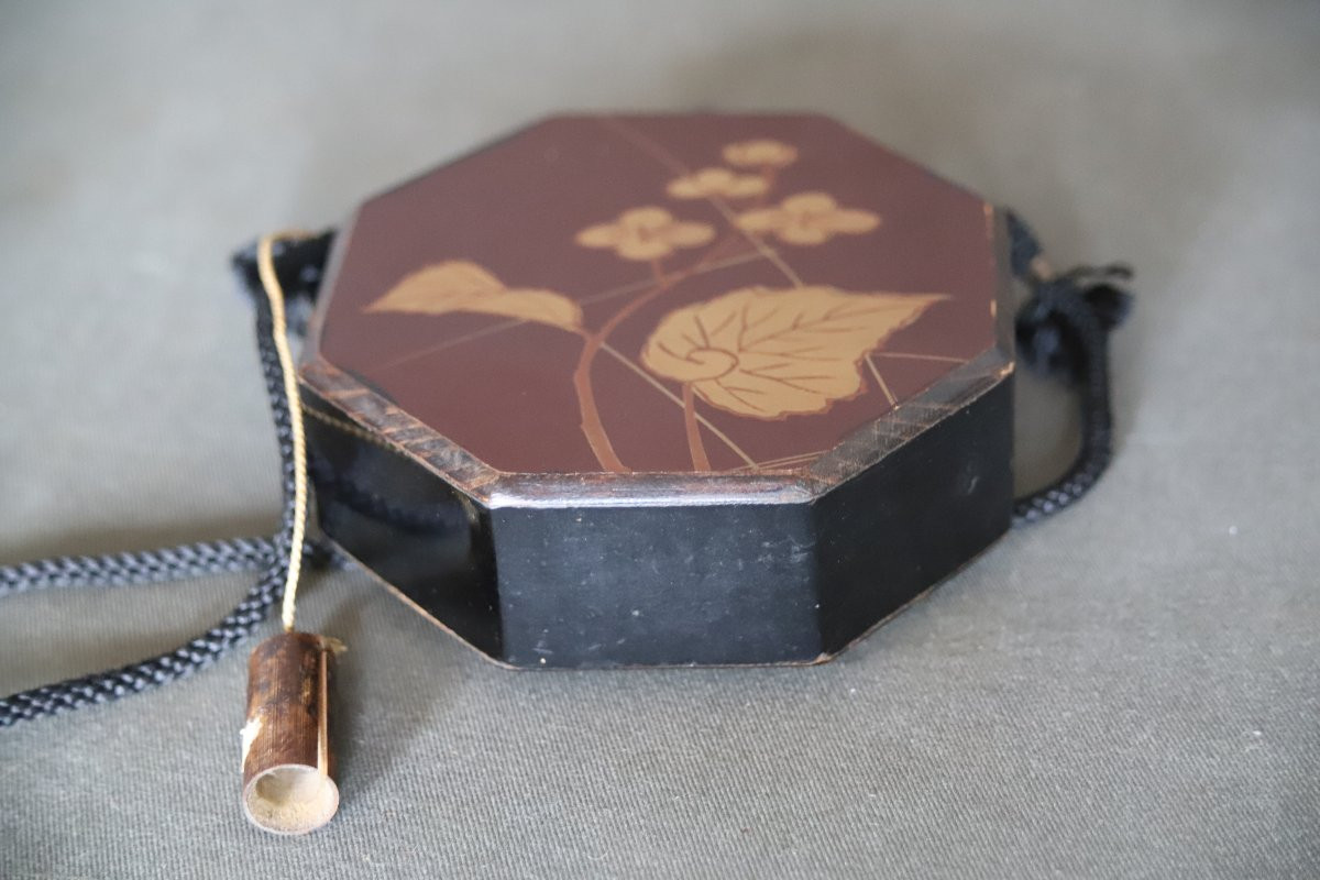 Japanese Powder Flask In Lacquered And Gilded Wood - Japan, Meiji Era-photo-6