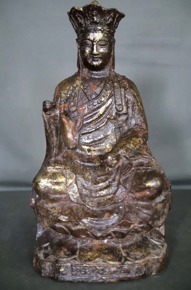 Bouddha ou dignitaire en fonte de fer dans le style Ming - Chine, 20ème siècle