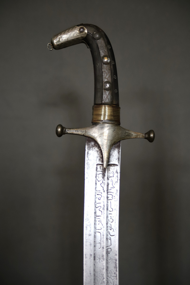 An Arab Shamshir Saber With A Calligraphed Blade - Levantine Countries, Probably Syria, 19th Century