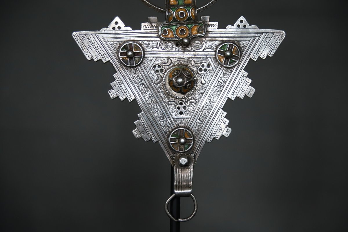 Moroccan Enameled Silver Fibula - Ait Ouaouzguit Tribe - Morocco, 19th-early 20th Century -photo-2
