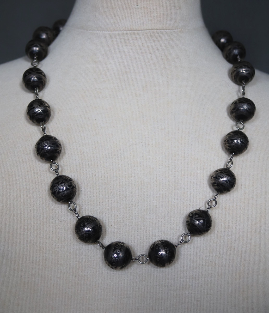 Collier en ébène et argent dit Glâda - Mauritanie, début 20ème siècle