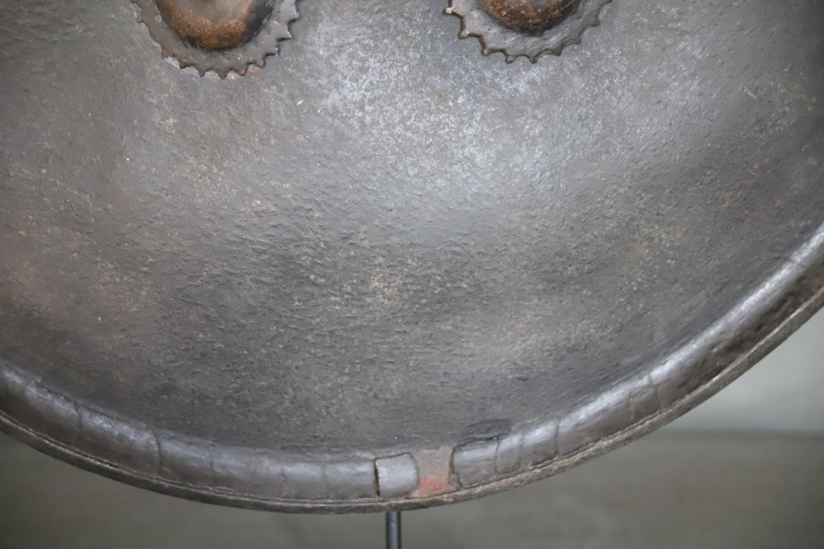 A Large Indo-persian Shield Called Dhal - North India Or Himalayan Regions, 19th Century-photo-1