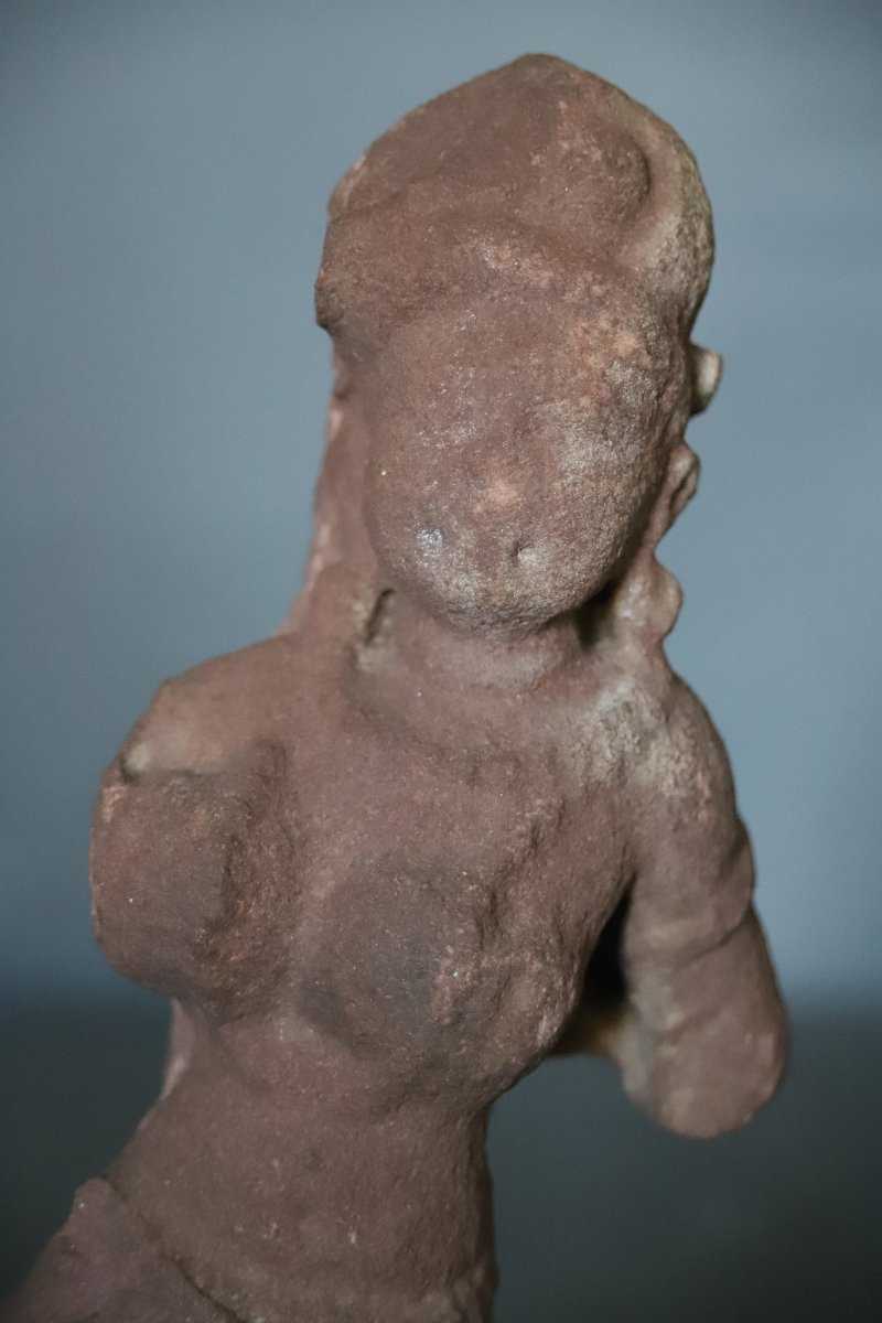 Pink Sandstone Sculpture Of An Apsara - Medieval India, 10th-13th Century-photo-3